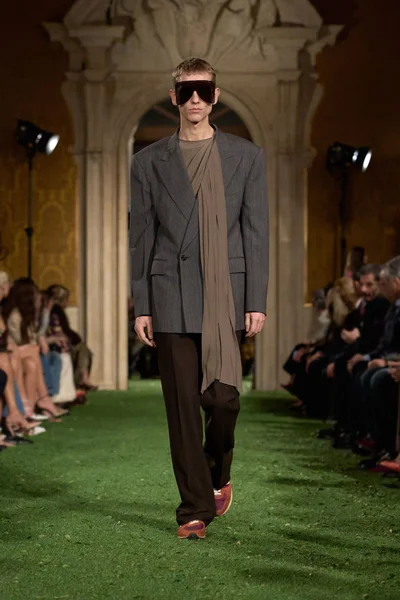 Look 5
